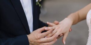 L'échange des alliances lors de la cérémonie du mariage